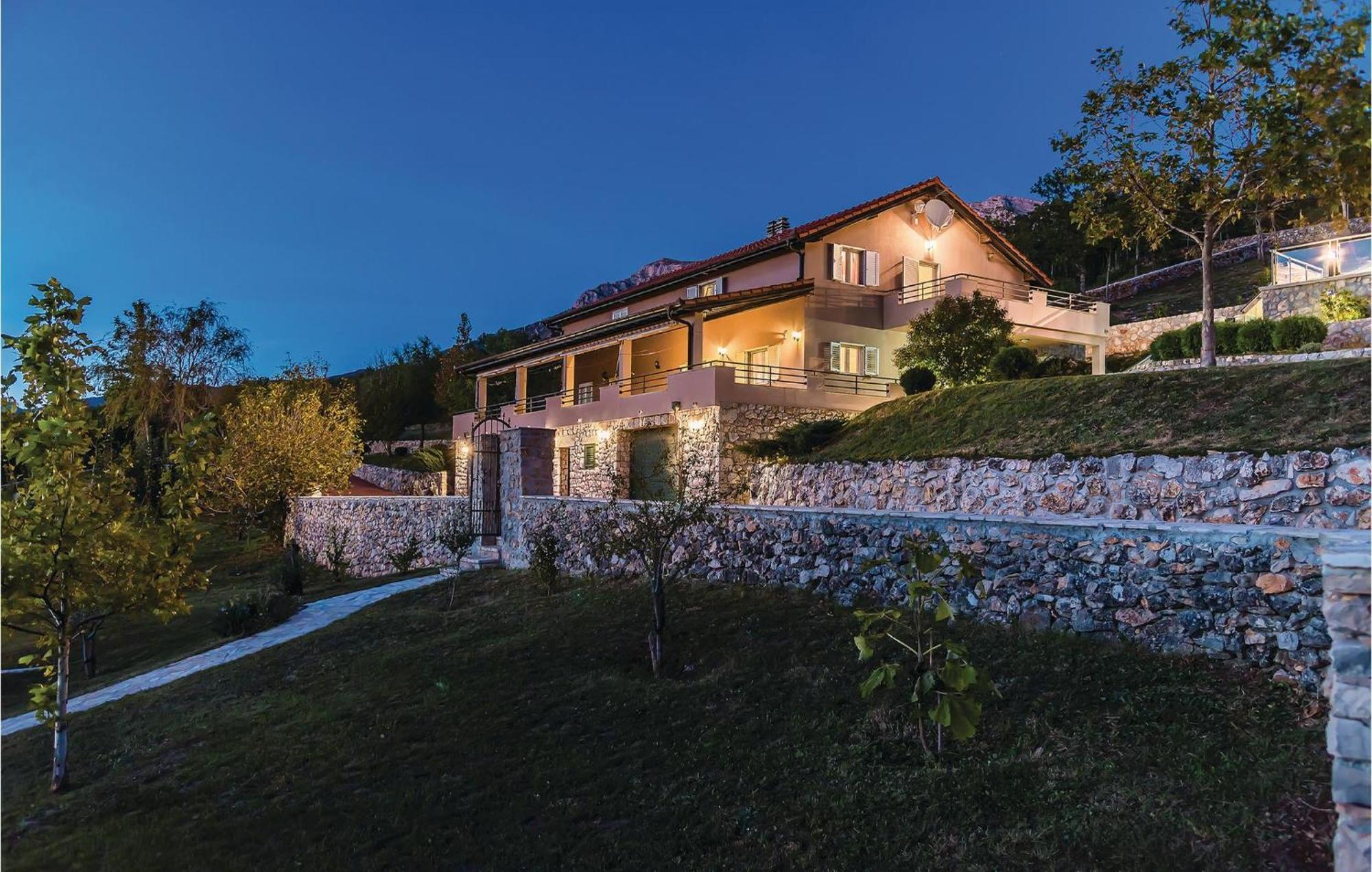 Gorgeous Home In Kijevo With Kitchen Экстерьер фото